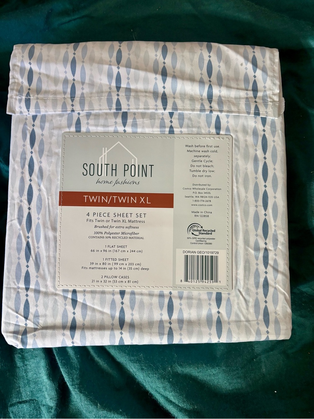 New twin size bedsheets.   Blue.
